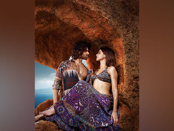 Liger: Vijay Deverakonda, Ananya Panday flaunt their 'jawani' in 'Aafat' song