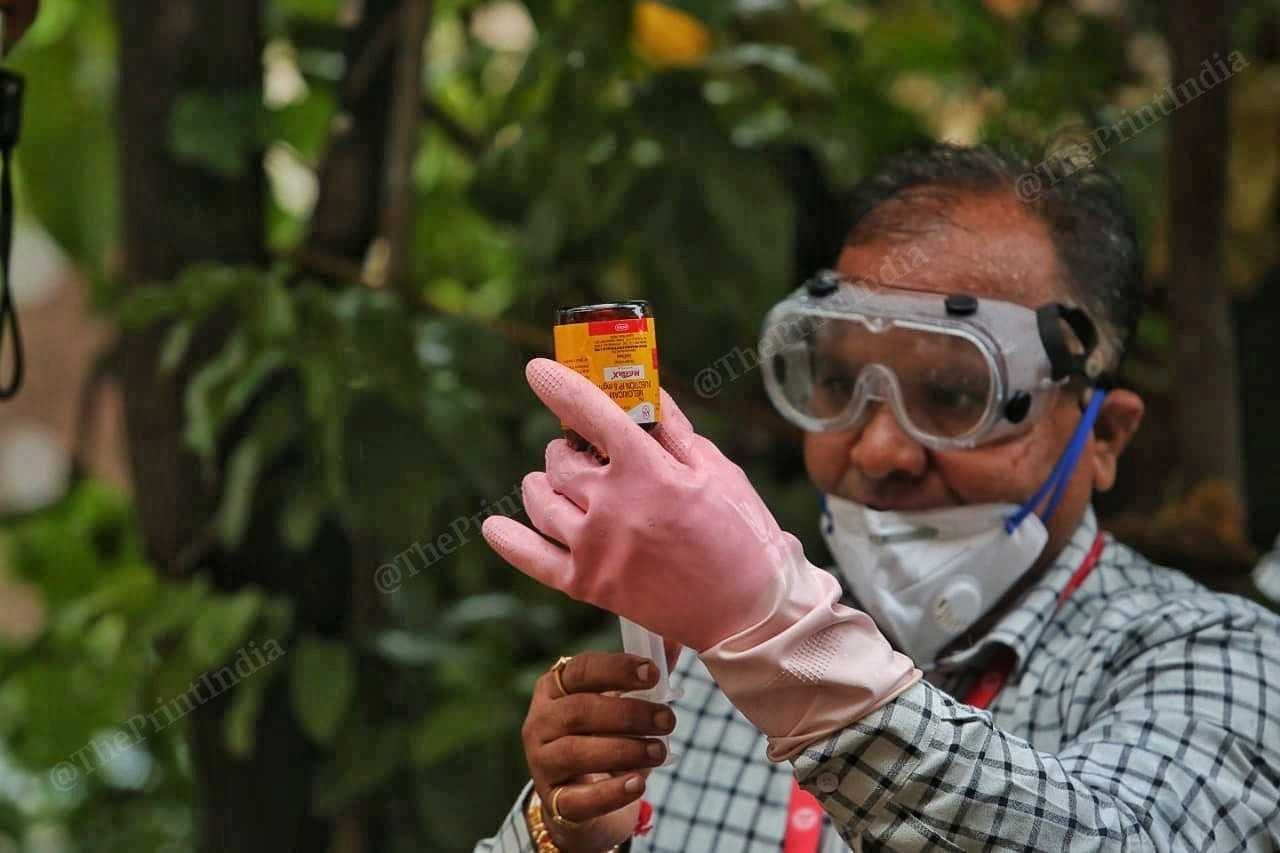 Dr Duttaray Choudhary treating cows with lumpy skin disease | Praveen Jain | ThePrint