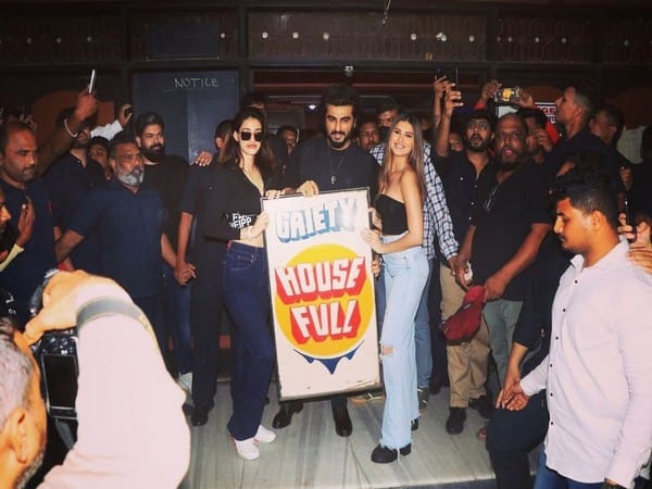 Arjun Kapoor feels overwhelmed as Housefull board shines outside cinema halls