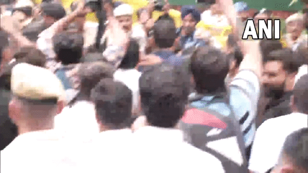 Rahul, Priyanka detained; Section 144 imposed in New Delhi district