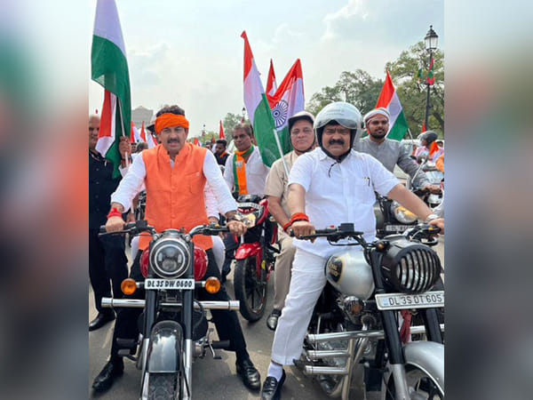 Manoj Tiwari fined for not wearing helmet during bike rally, issues apology