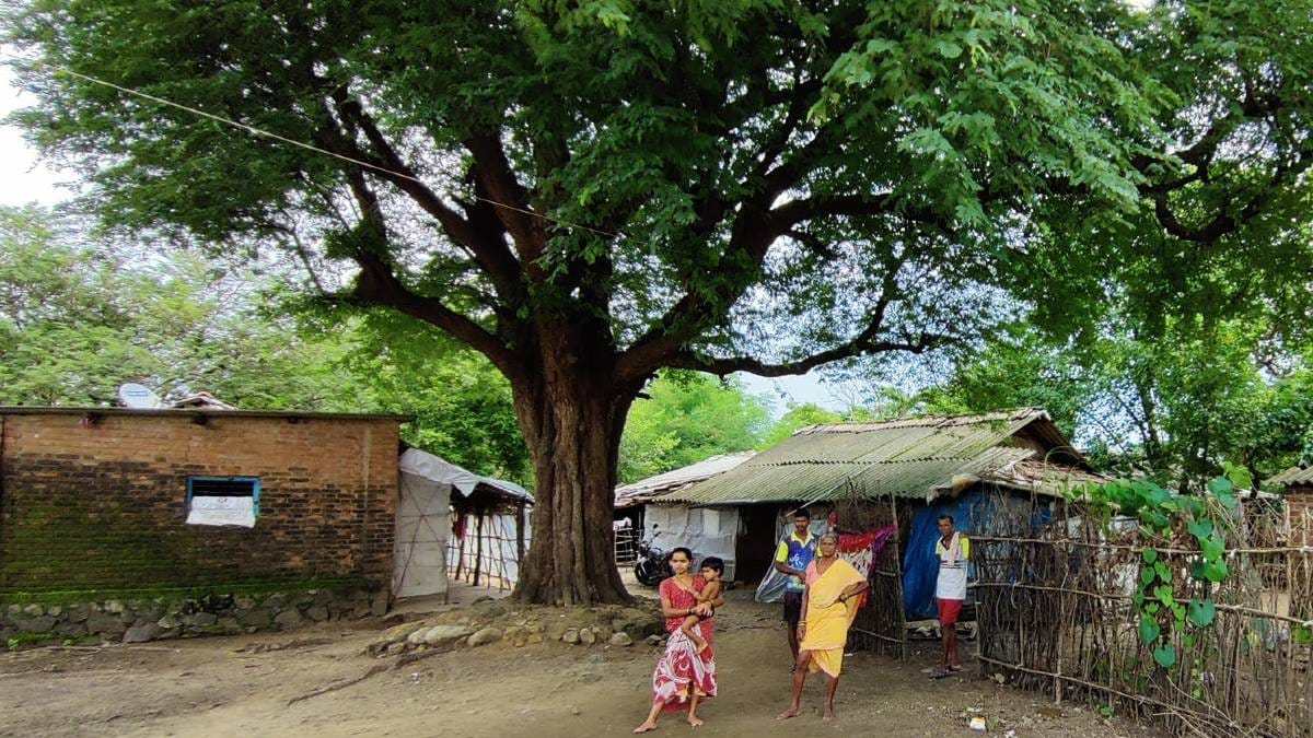 Padghe resident Pinky Lade with her baby | Photo: Reeti Agarwal | ThePrint