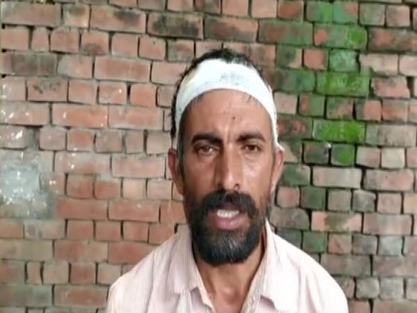 UP: Man carries son's body on shoulders; video goes viral, admin orders investigation