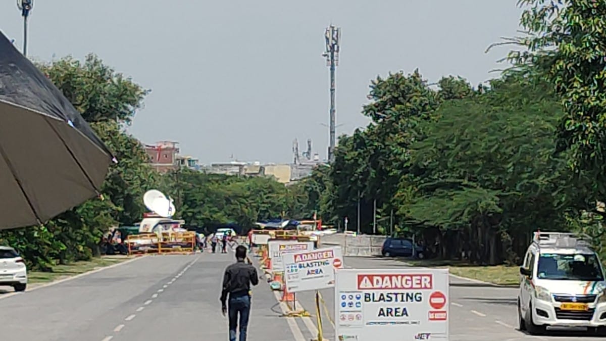 The road outside Supertech towers in Noida | Amogh Rohmetra | ThePrint