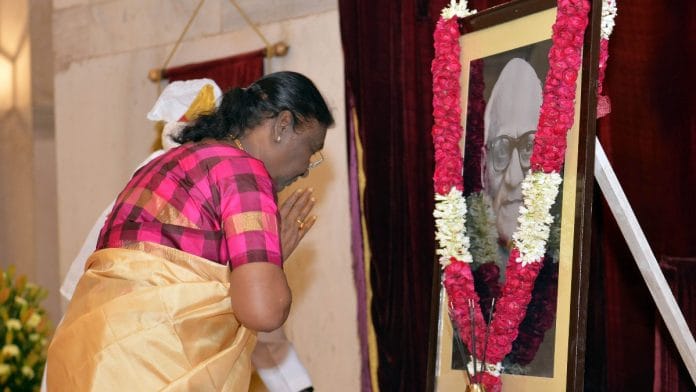 President Droupadi Murmu paying floral tributes to V.V. Giri, former President of India, on his birth anniversary at Rashtrapati Bhavan, in New Delhi Wednesday | ANI