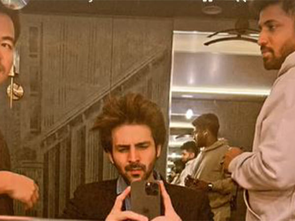 Kartik Aaryan shares mirror selfie from 15 hour 'Shehzada' shoot 