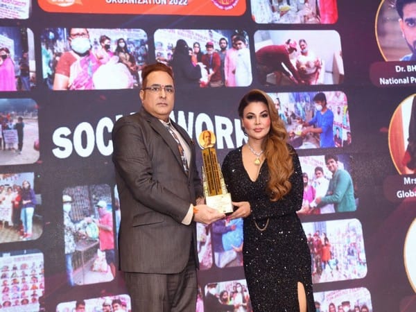 Dr Jitendra Matlani honoured with Dada Saheb Phalke Award in Dubai