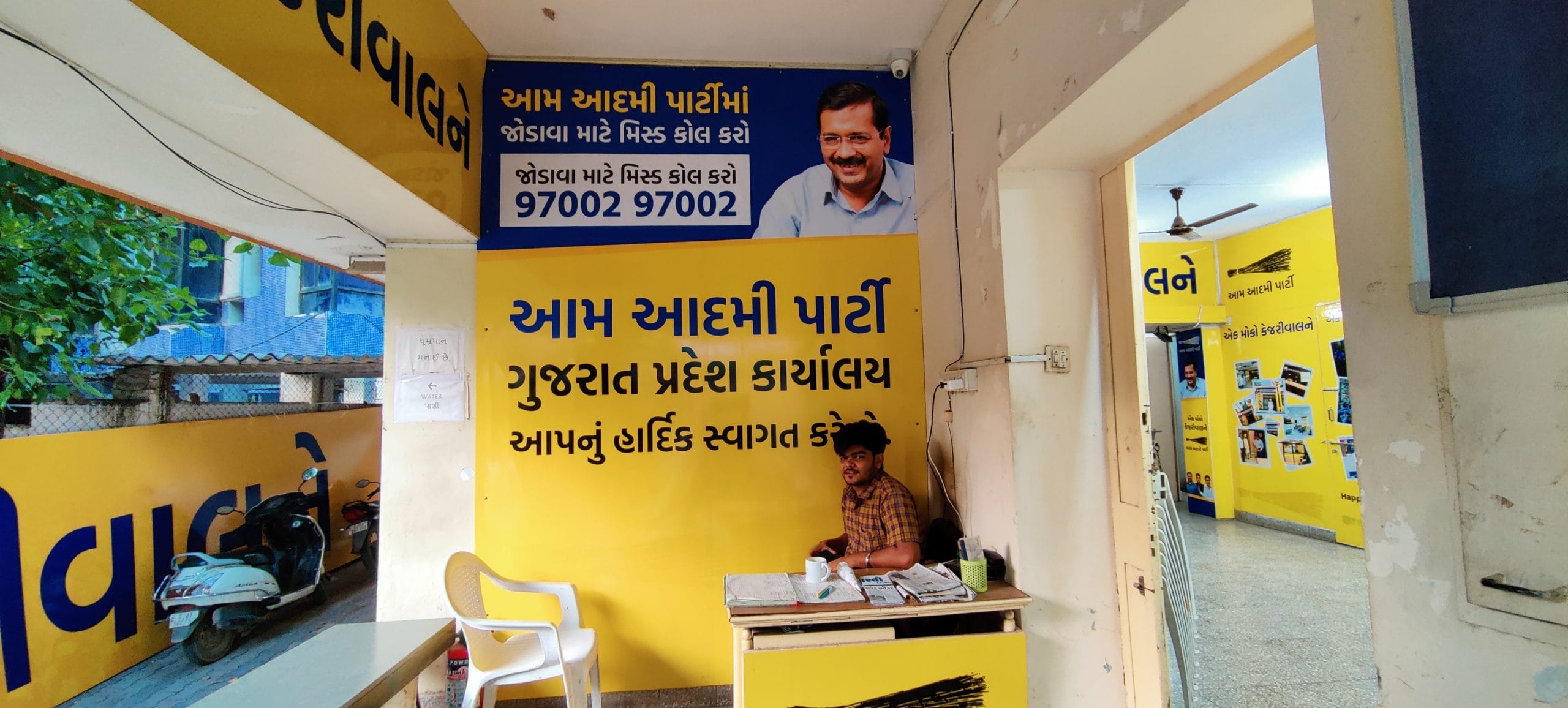AAP Worker at registration desk | Satendra Singh/ThePrint