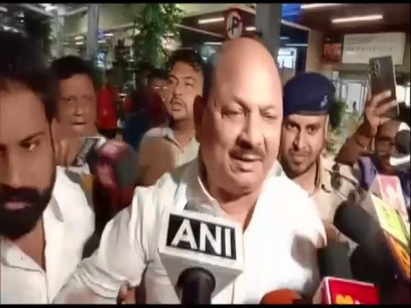 Bihar: JDU MLC Dinesh Singh detained at Patna airport, IT team interrogates him for 3 hrs