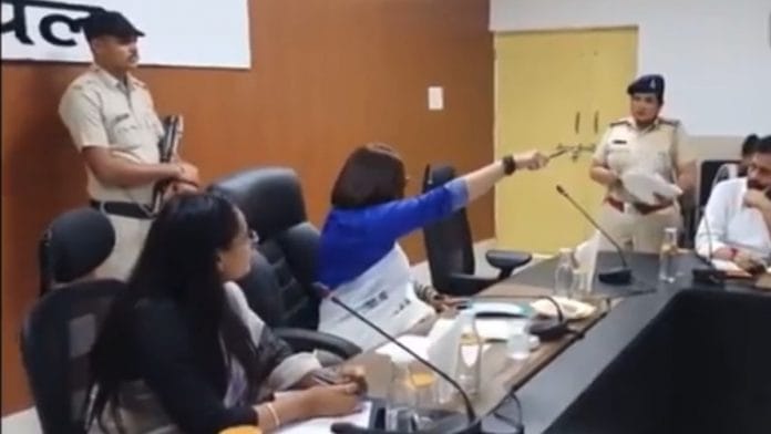 Still from video of heated exchange between Haryana women's panel chief and woman cop | Twitter