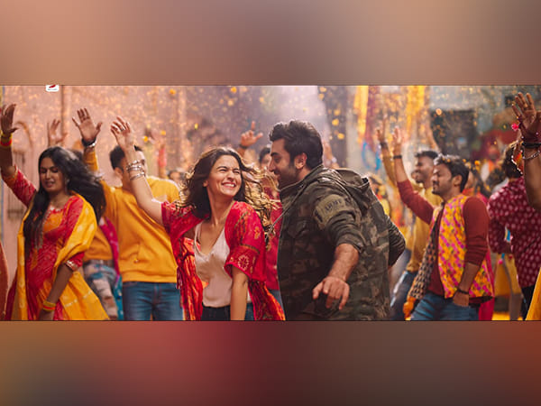 Ranbir Kapoor, Alia Bhatt's 'Kesariya Dance Mix' version out now