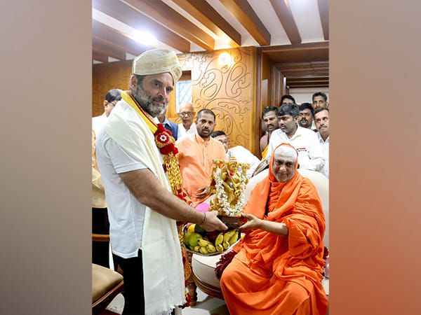 Bharat Jodo Yatra: Rahul Gandhi visits Suttur Matt of Mysore 