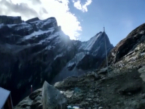 Hemkund Sahib receives snowfall; doors to be closed on Oct 10