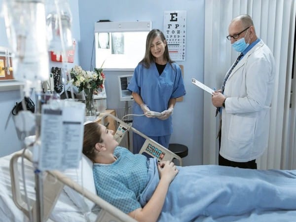 Researchers find hospital readmission rate higher in women than men after heart attack