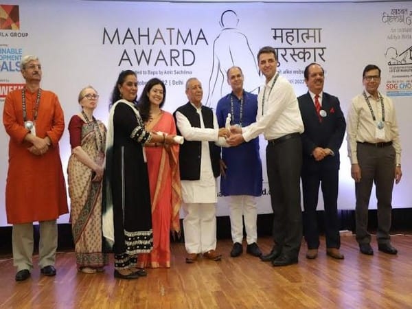 Impact Guru Foundation receives the Prestigious Mahatma Award 2022 for Social Good and Impact category