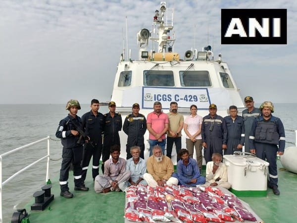 Pakistani boat apprehended in Gujarat; heroin worth Rs 350 crore seized