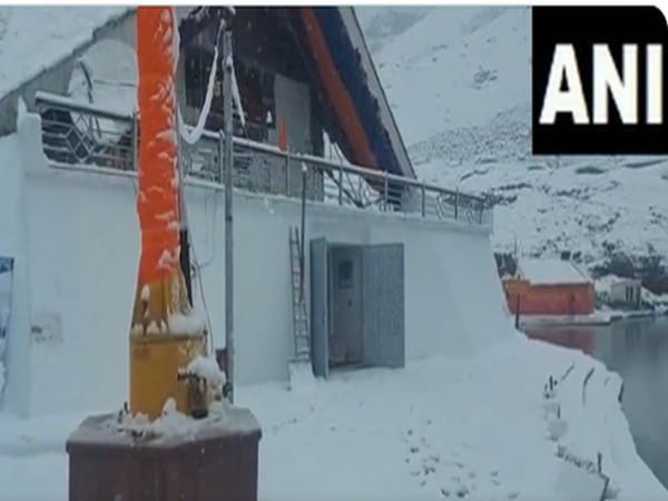 Uttarakhand: Pilgrimage to Hemkunt Sahib halts due to heavy snowfall in Chamoli