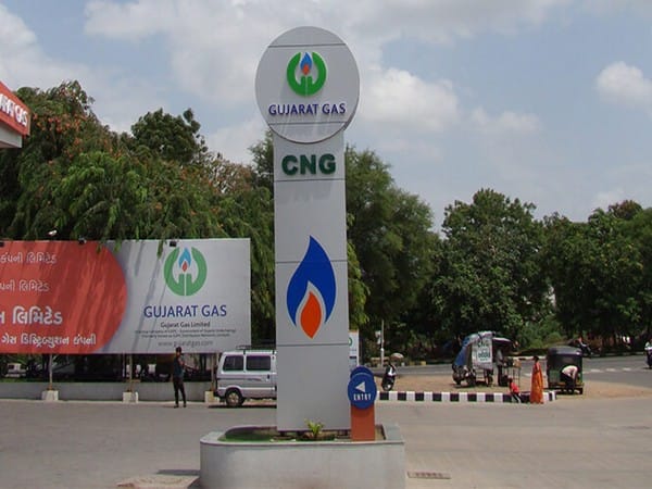 Minister Jitu Vaghani announces 10 pc VAT cut on CNG, PNG in Gujarat