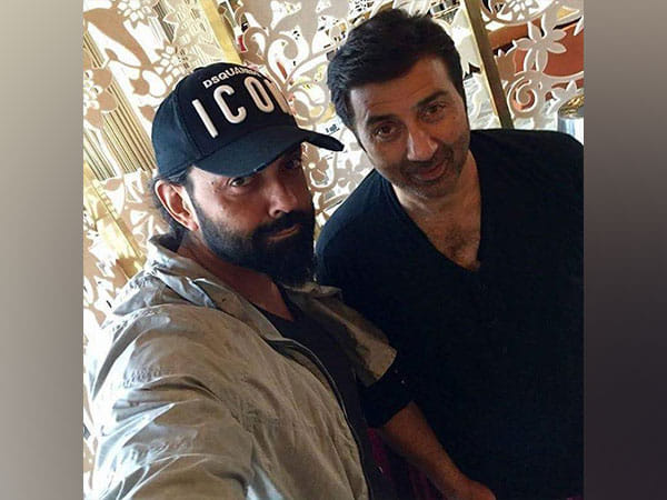  Bobby wishes brother Sunny Deol on his birthday 
