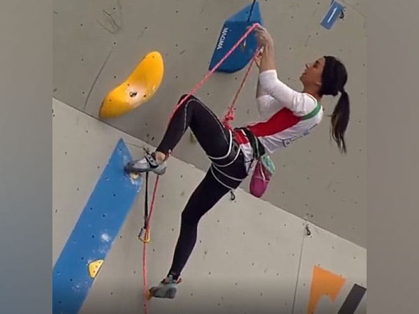 Iranian climber Elnaz Rekabi apologises in Instagram post after 'unintentionally' competing without hijab