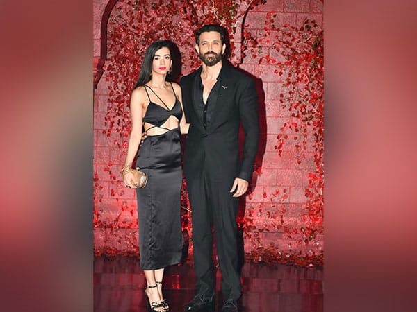 Hrithik Roshan celebrates first Diwali with girlfriend Saba Azad, picture goes viral
