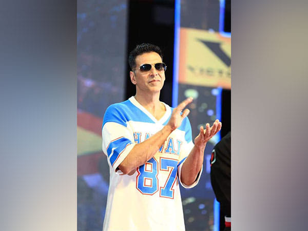 Akshay Kumar attends Kudo tournament, breaks bricks with hammer