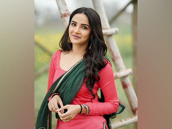  What made Jasmin Bhasin cry on the sets of Honeymoon?