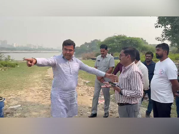 BJP's Parvesh Verma in verbal spat with Delhi Jal Board official over chemical spray in Yamuna