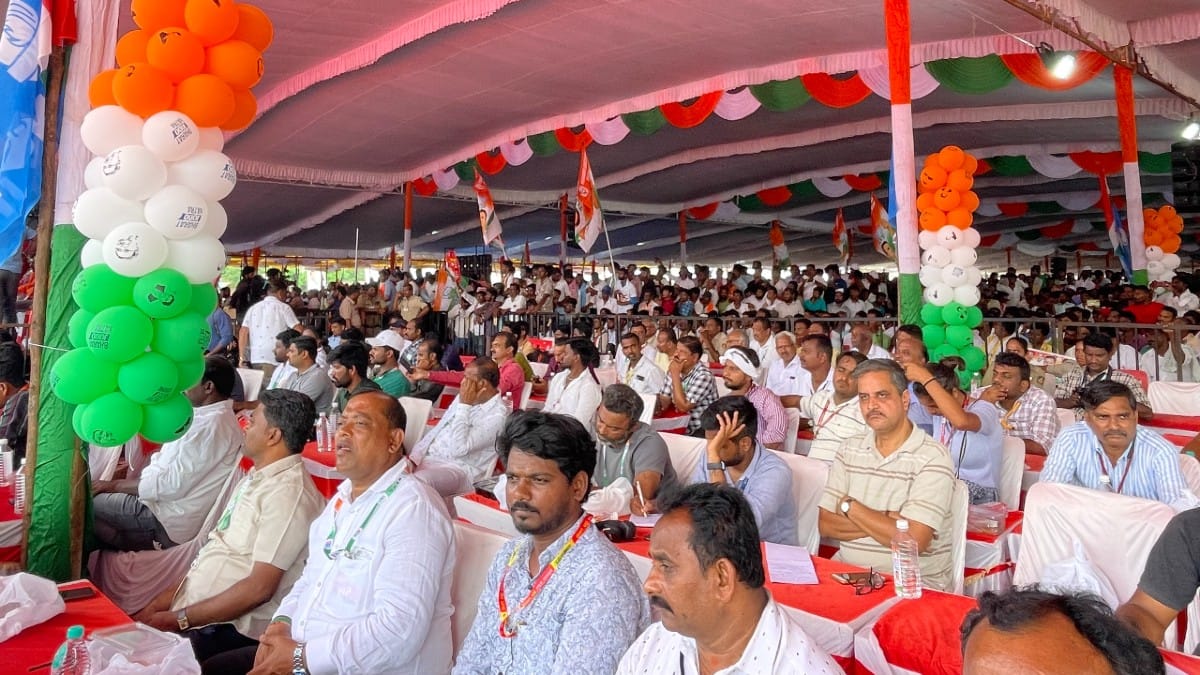 Congress workers listen to senior leaders at Bellary, Karnataka | Photo: Abantika Ghosh | ThePrint