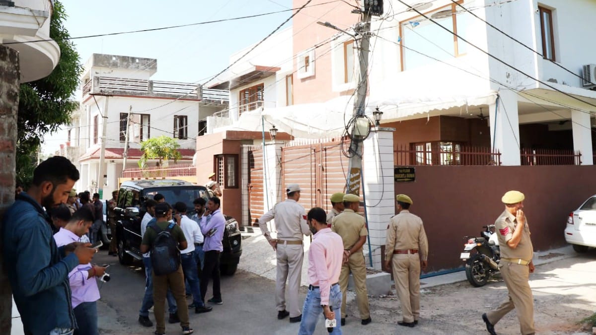 Police personnel outside residence where DG Lohia was murdered | ANI