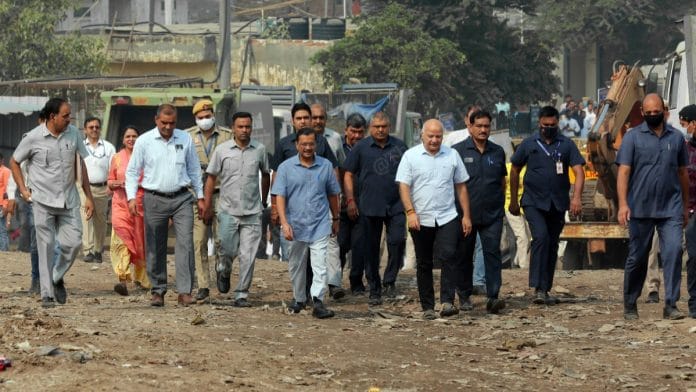 Delhi CM Arvind Kejriwal with Deputy CM Manish Sisodia at Ghazipur landfill Thursday | Suraj Singh Bisht | ThePrint