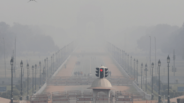 India Gate, Delhi covered in smog | Reuters/ Adnan Abidi