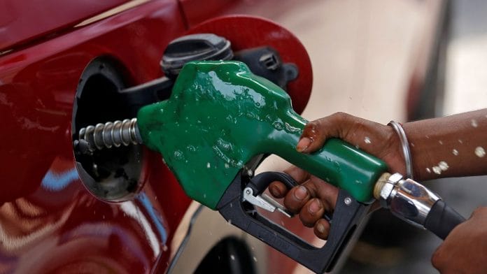 FIle Photo of a worker holding a nozzle to pump petrol into a vehicle at a fuel station in Mumbai, India, 21 May, 2018 | Reuters