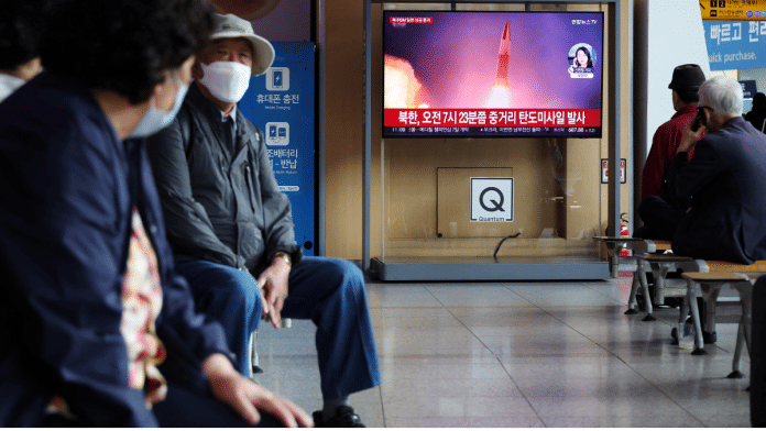 People watch a TV broadcasting a news report on North Korea firing a ballistic missile over Japan | Reuters/Kim Hong-Ji