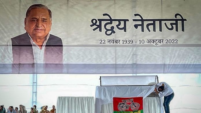 People gather to pay tribute to the mortal remains of Samajwadi Party founder Mulayam Singh Yadav at his native village Saifai in UP's Etawah district, on 11 October 2022 | PTI