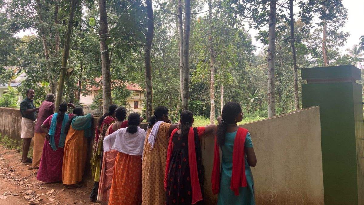 Locals have been dropping by at the crime scene ever since the arrests were made | Credit: Vandana Menon, ThePrint