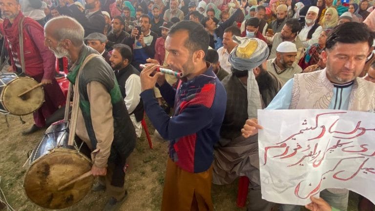 Selfies, dhol, ‘BJP zindabad’ — Amit Shah’s Baramulla rally pulls huge crowd, especially Paharis