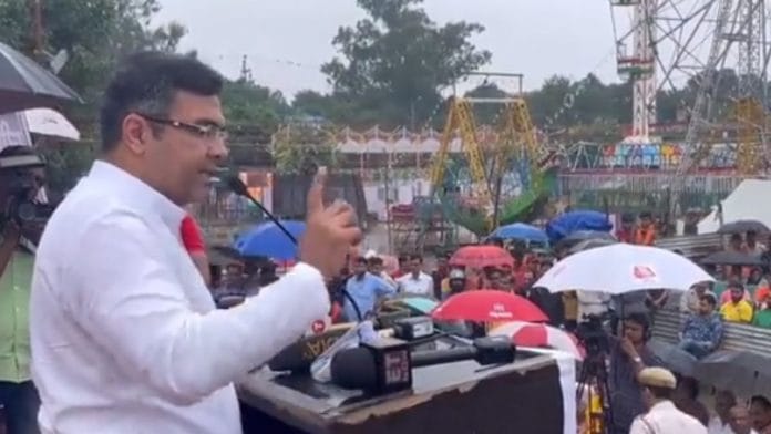 Screengrab of Delhi BJP MP Parvesh Verma at an event in Delhi on 9 October, where he allegedly gave anti-Muslim 'hate speech' | Twitter/@drshamamohd