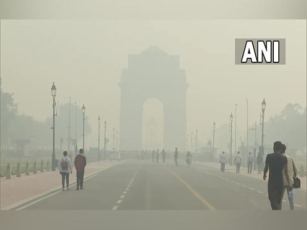 People in Delhi-NCR complain of respiratory illness as AQI plunges to 'severe' category