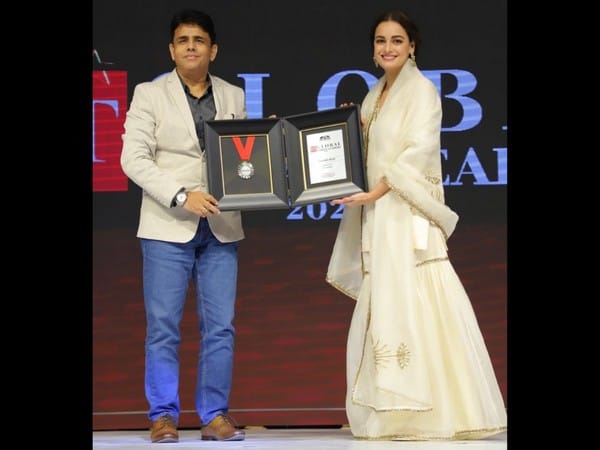 Saurabh Bhatt wins ET Global Indian Leaders Awards 2022 for Excellence in Global Business Consulting in IT