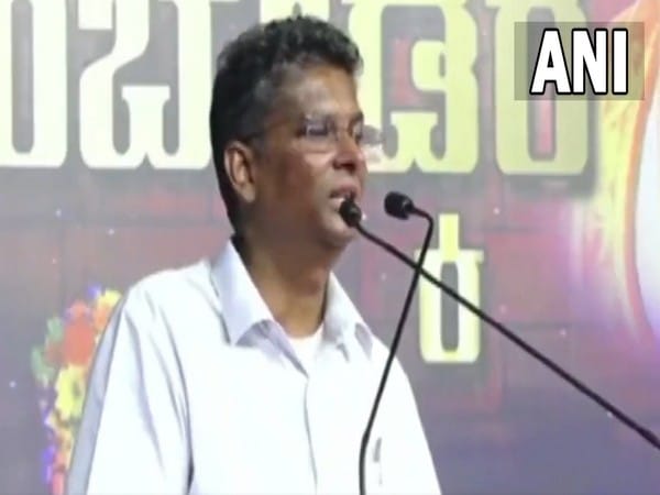Hindu is Persian word, its meaning is 'horrible', says KPCC president Satish Jarkiholi; Congress distances itself from remark