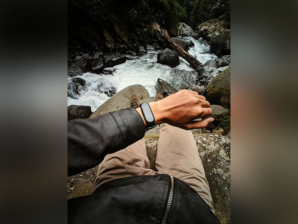 Researchers reveal how wrist band camera captures entire body in 3D