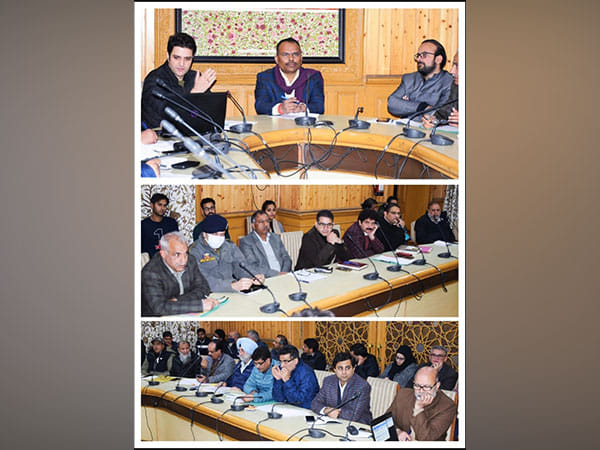 J&K div commissioner reviews progress of SSCL projects