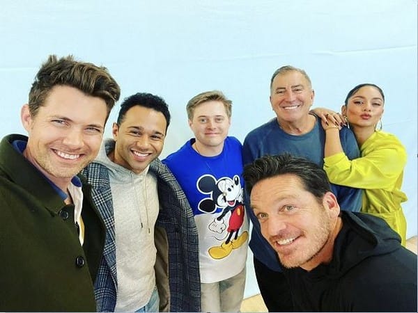 They're still in this together - High School Musical cast reunites in Paris convention