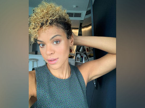 'Deliver by Christmas' star Alvina August joins Bob Odenkirk's 'Straight Man'