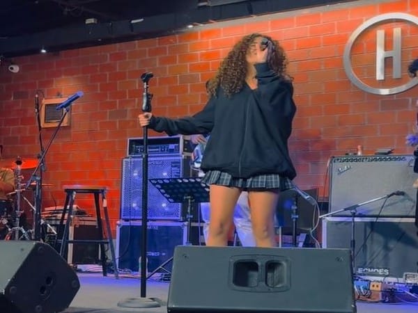 Farhan Akhtar is a proud dad as daughter Akira takes centre stage