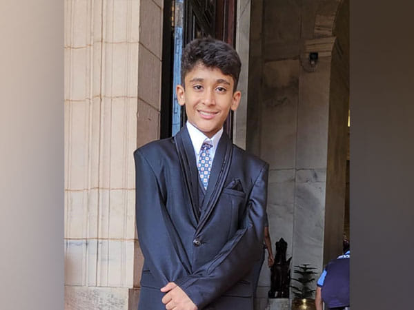 Hamara Samarpan Trust's Young Volunteer Pledges To End Poverty by 2030 by joint efforts from ALL Indians