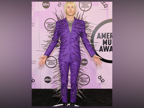 Machine Gun Kelly trolled on social media for his AMAs 2022 outfit