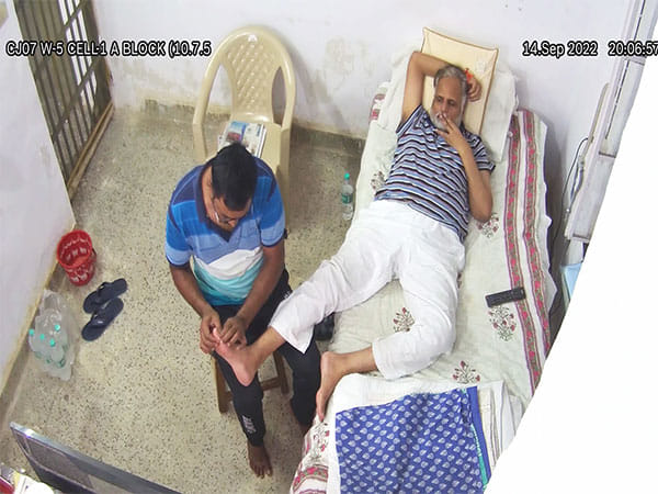 Satyendar Jain was getting massage from a rape-accused, not a physiotherapist: Sources