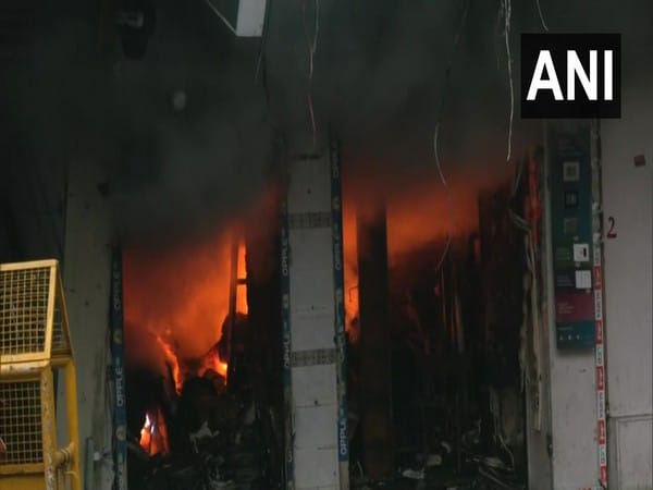 Delhi: Massive fire at Chandni Chowk wholesale market, blaze continues to rage